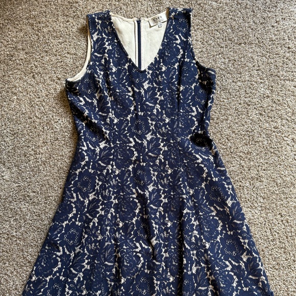 DR Collection Dress - Picture 3 of 5